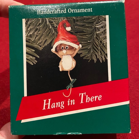 LIKE NEW rare Hallmark “Hang in There” mouse ornament - Picture 2 of 8